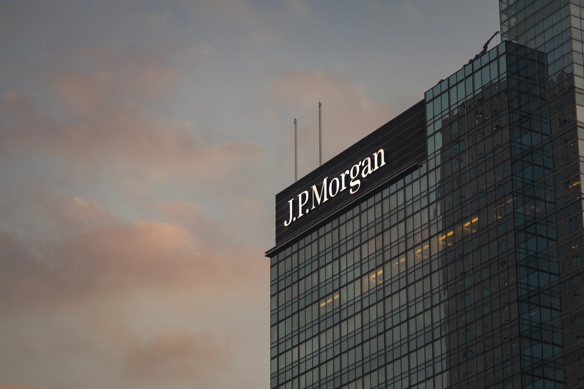 J.P. Morgan advierte sobre la fuerte caída de la actividad y recorta la previsión económica de Argentina