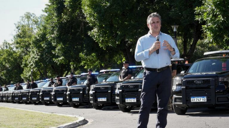 El Gobierno santafesino entrega nuevas camionetas para reforzar el patrullaje en la Regional VIII