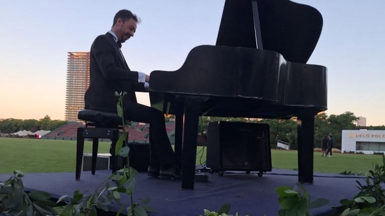 El pianista Eduardo Pelletti regresa a Venado Tuerto con su propuesta de Piano Rodante