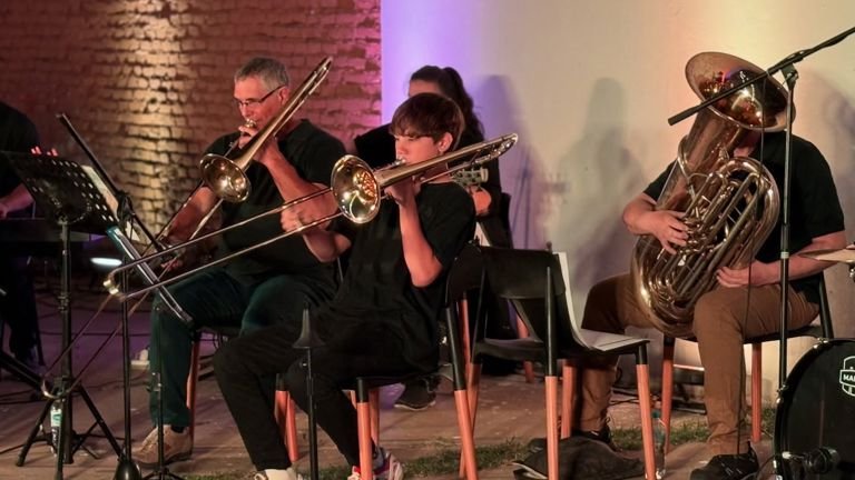 La Escuela Municipal de Música de Venado Tuerto capacita a 100 estudiantes y prepara nuevos integrantes para la Banda Municipal