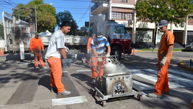 Venado Tuerto proyecta superar los 175 cruces peatonales demarcados con pintura termoplástica