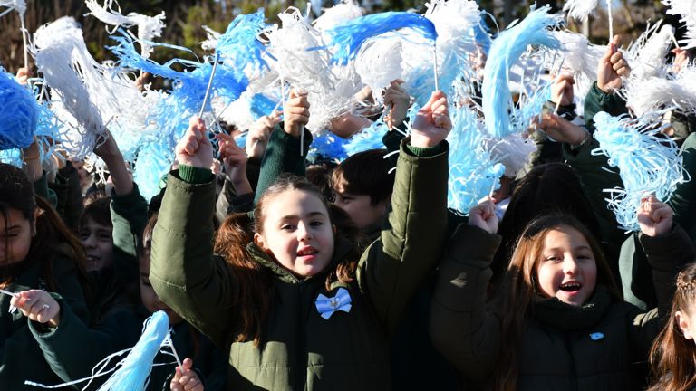 Veteranos de Malvinas tomaron la promesa a la bandera a alumnos de cuarto grado