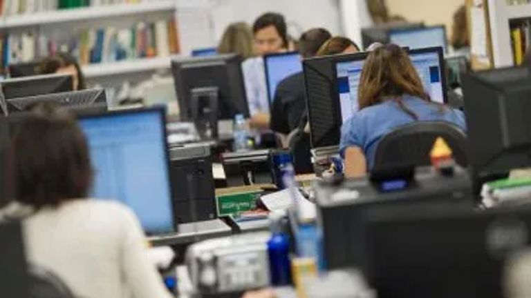 Empleados públicos en retroceso: caída del 7% en febrero