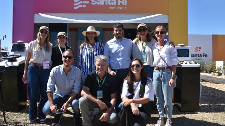 Chiarella encabeza la recorrida por stands de empresas de Venado Tuerto en Expoagro