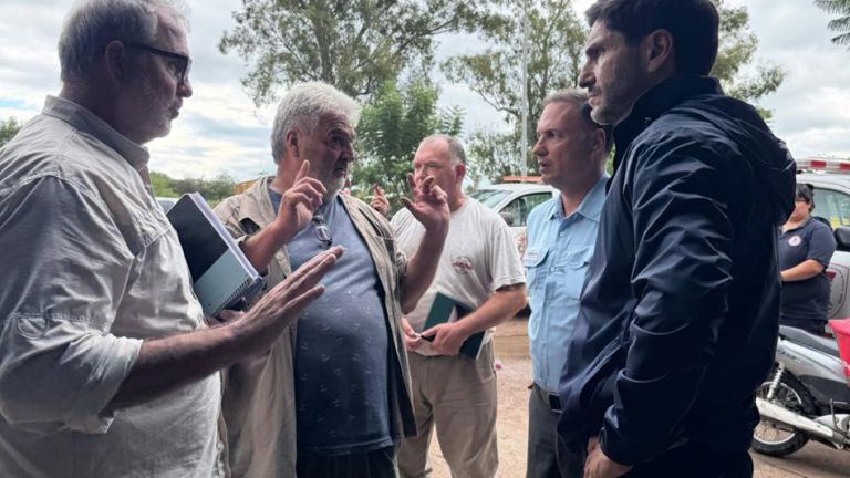 Pullaro evalúa la emergencia hídrica en Villa Minetti tras las lluvias torrenciales