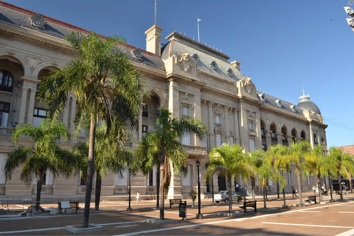 Santa Fe acordó con Nación una compensación de deudas cruzadas y cobró 110.000 millones de pesos por la Caja previsional