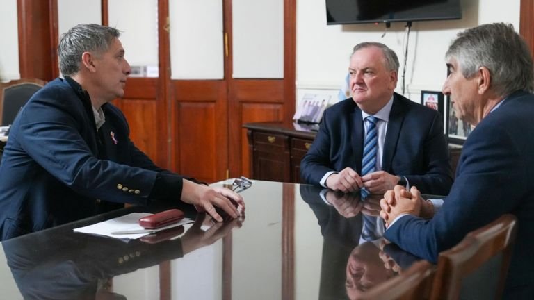 Santa Fe deposita este sábado la recomposición salarial para estatales
